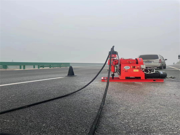 鸡西马路路基路面开裂下沉注浆加固灌浆